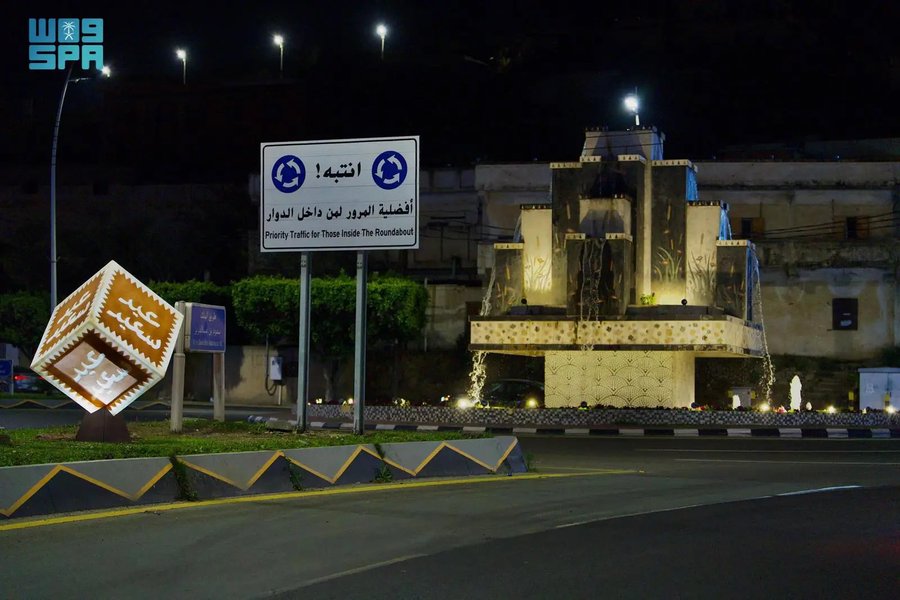 Al-Baha Municipality intensifies decoration works with 30 illuminated sculptures celebrating Eid Al-Fitr